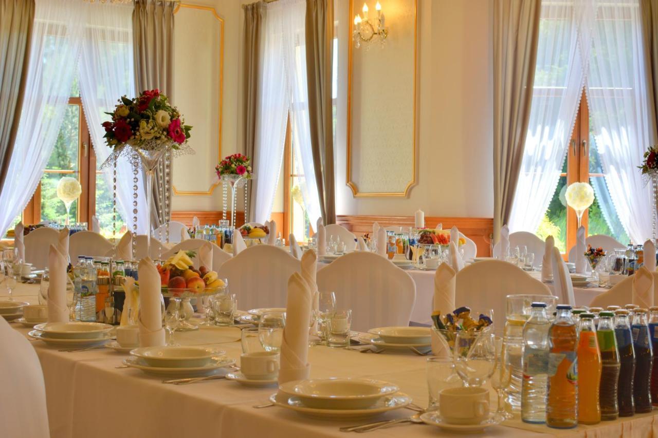 Zajazd Zlota Iglica Pogrzebien Extérieur photo