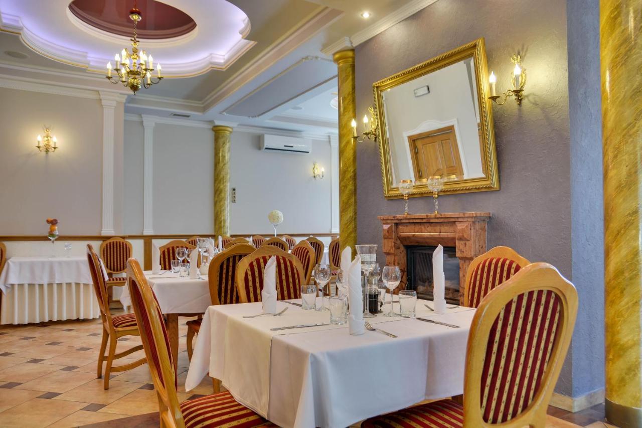Zajazd Zlota Iglica Pogrzebien Extérieur photo