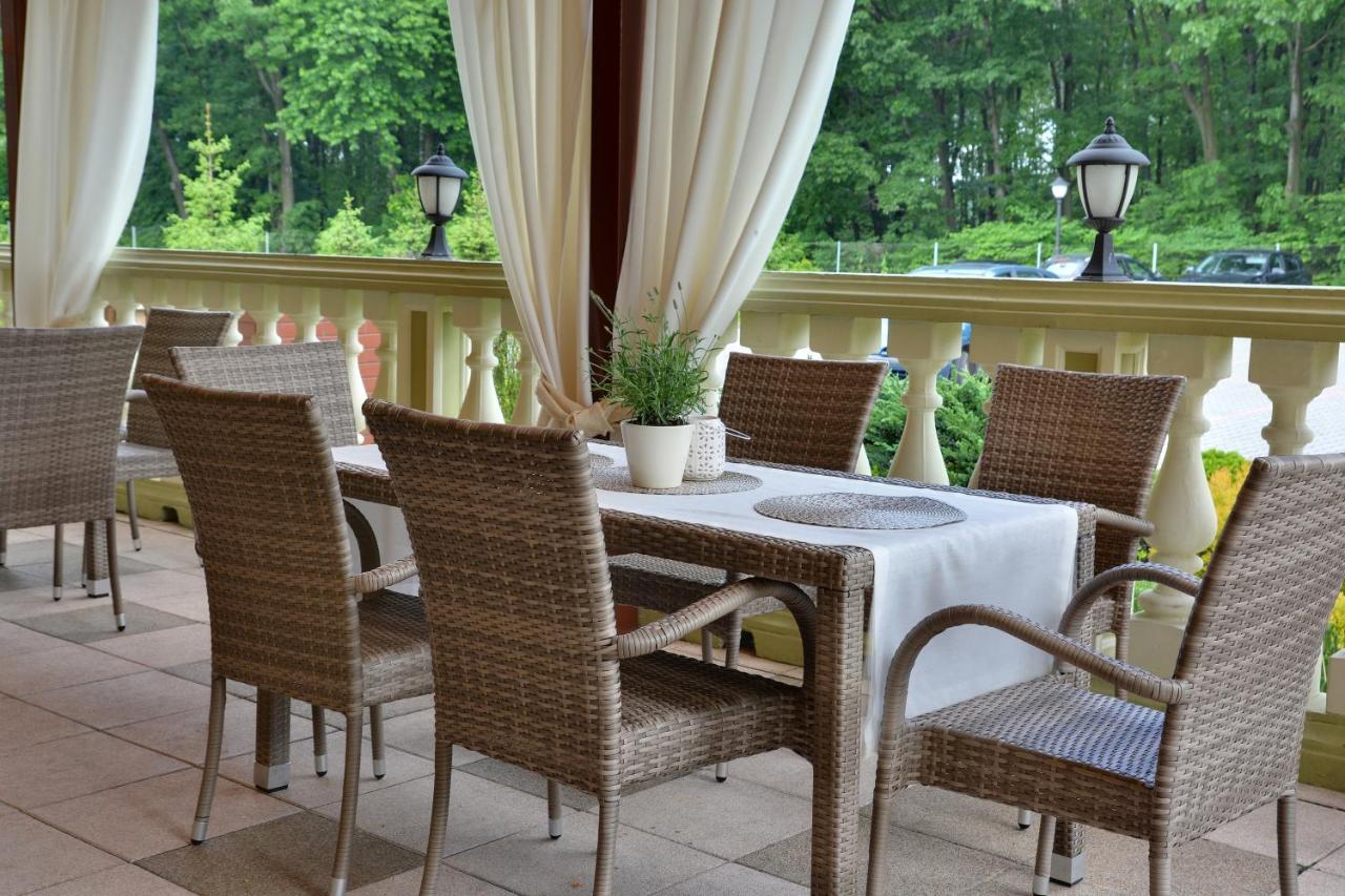 Zajazd Zlota Iglica Pogrzebien Extérieur photo