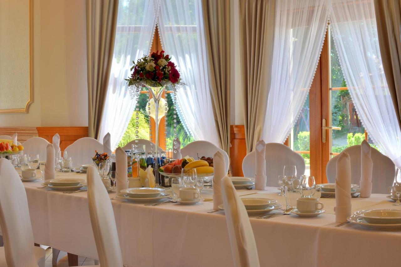 Zajazd Zlota Iglica Pogrzebien Extérieur photo
