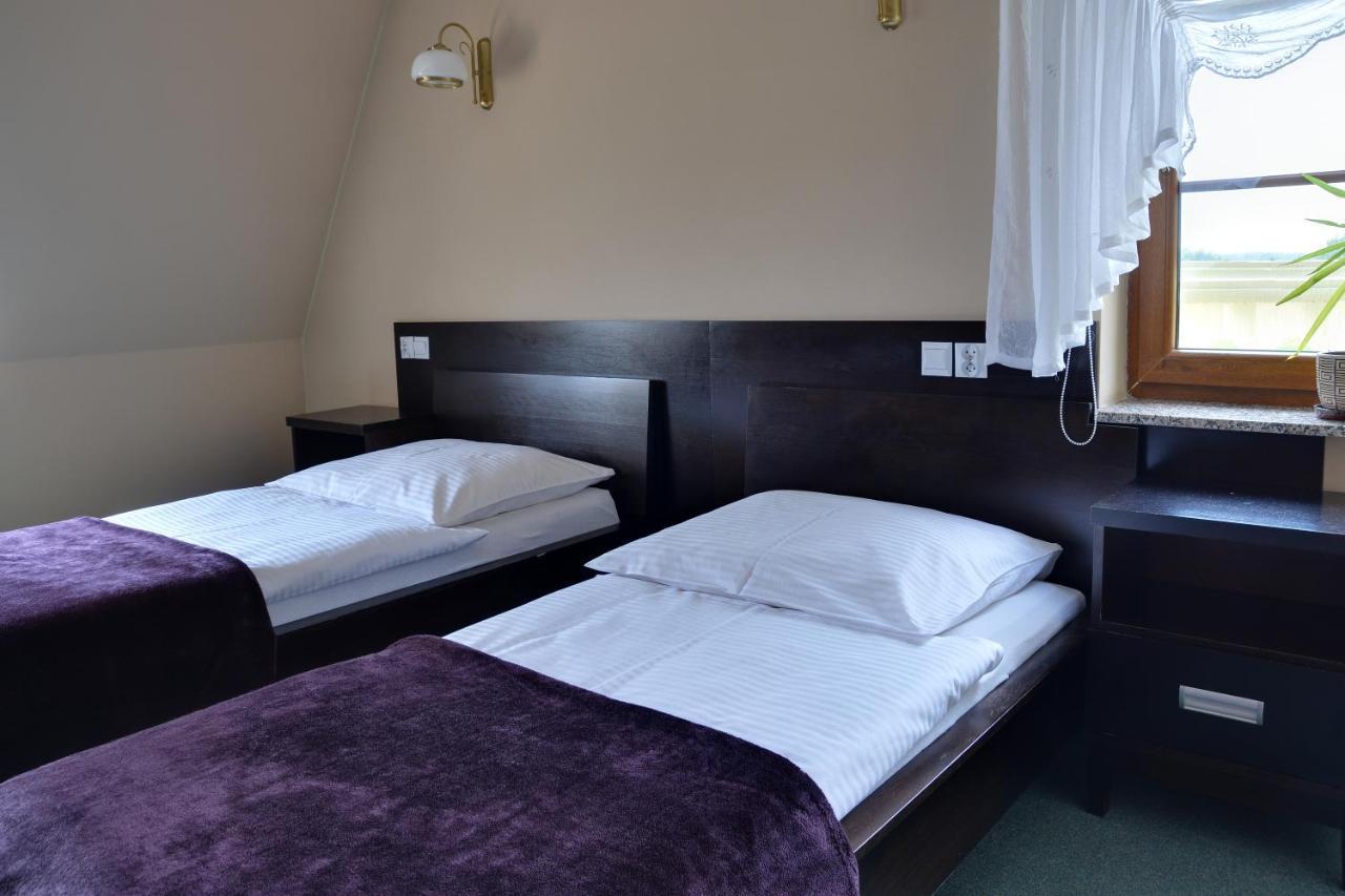 Zajazd Zlota Iglica Pogrzebien Extérieur photo