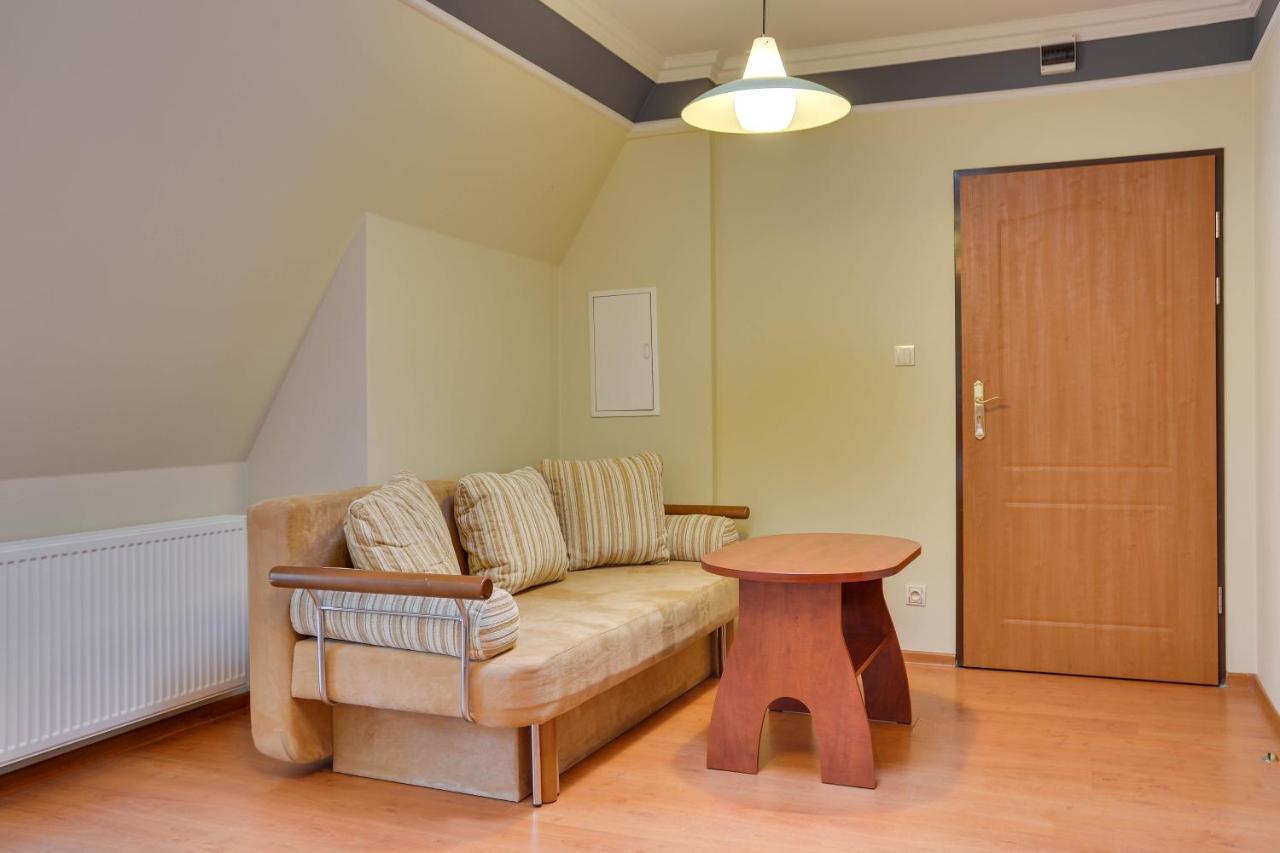 Zajazd Zlota Iglica Pogrzebien Extérieur photo