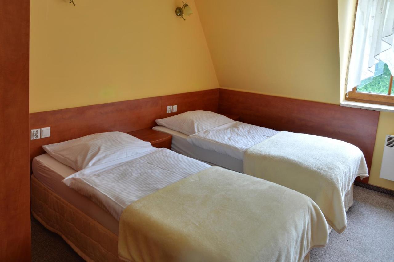 Zajazd Zlota Iglica Pogrzebien Extérieur photo