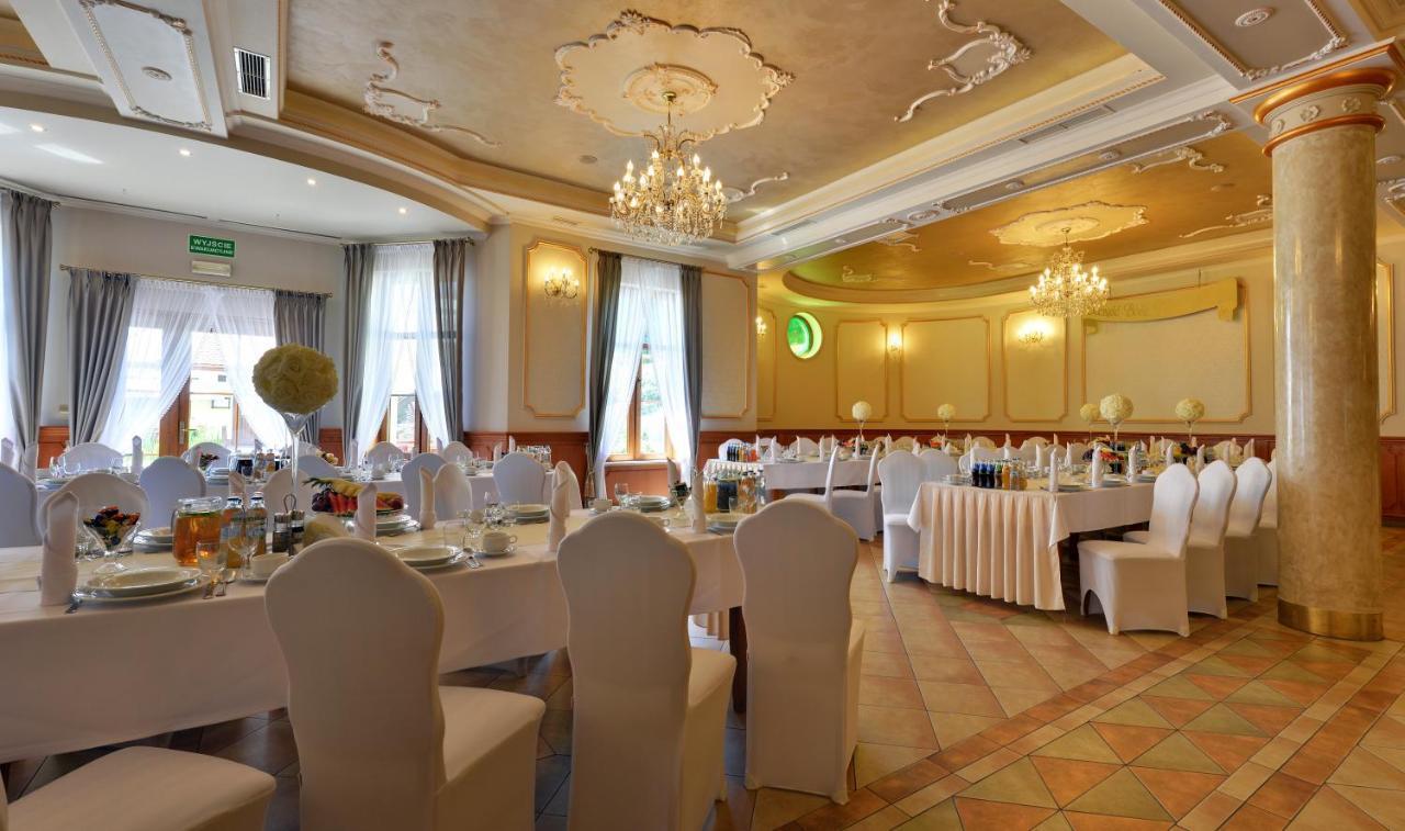 Zajazd Zlota Iglica Pogrzebien Extérieur photo