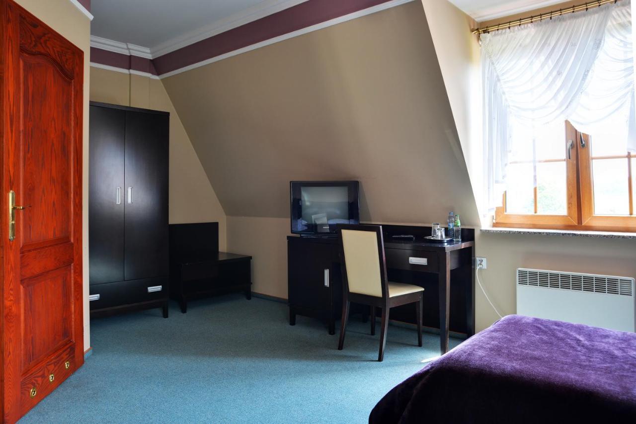 Zajazd Zlota Iglica Pogrzebien Extérieur photo
